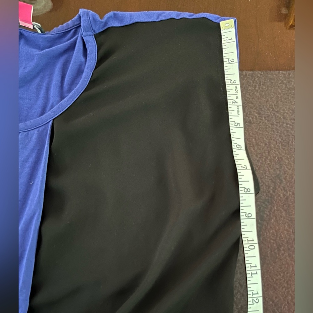 Woman’s top blouse Vince Camuto royal blue and black size M - Picture 3 of 7